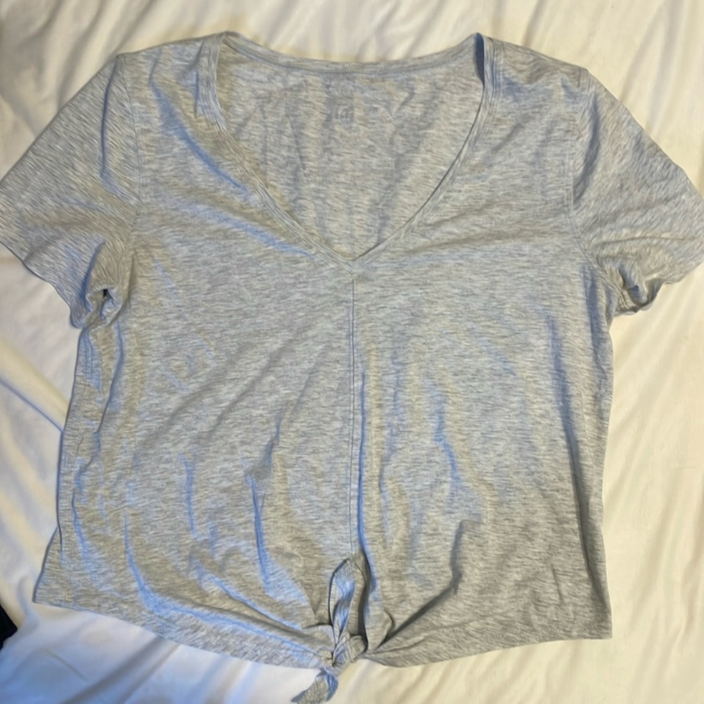 Lululemon grey tee with tie knot. Large. Like new.